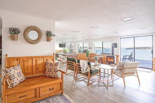 Oceanfront Retreat Mount Rainierking Bedgames