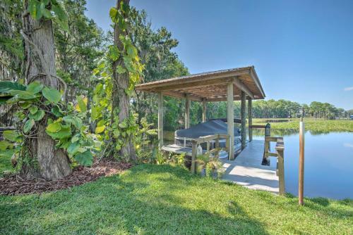Waterfront Oasis On Henderson Lake With Dock!