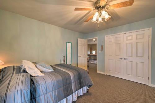Inviting Home With Hot Tub On Table Rock Lake!