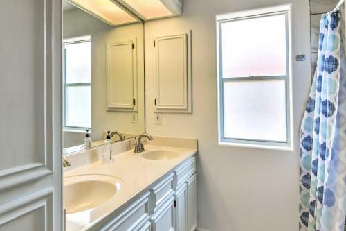 Prismatic Padre Island Escape On Canal Front!