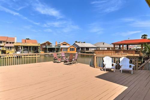 Prismatic Padre Island Escape On Canal Front!