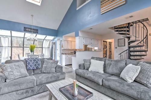 Vernon Township Home With Deck On Golf Course