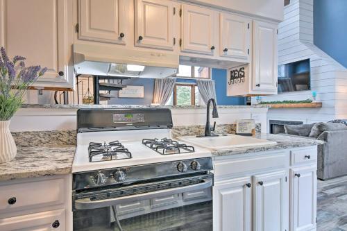 Vernon Township Home With Deck On Golf Course