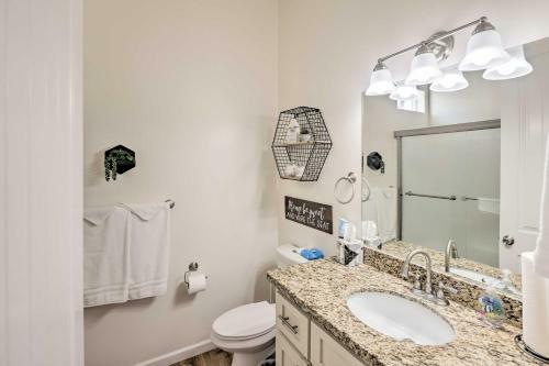Bright Home With Yard, 4 Mi To Colorado River!