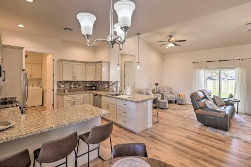 Bright Home With Yard, 4 Mi To Colorado River!