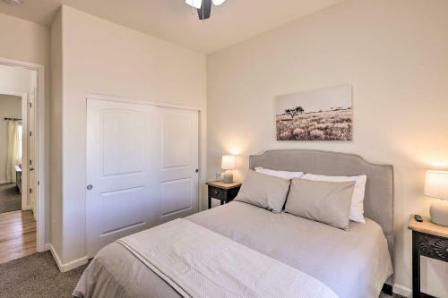 Bright Home With Yard, 4 Mi To Colorado River!