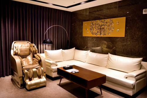 Golden Business Hotel