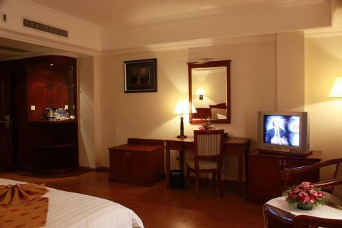 Lux Riverside Hotel & Apartment