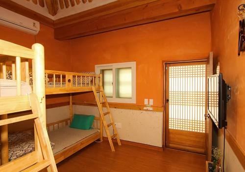 Hostal Dorandoran Guesthouse