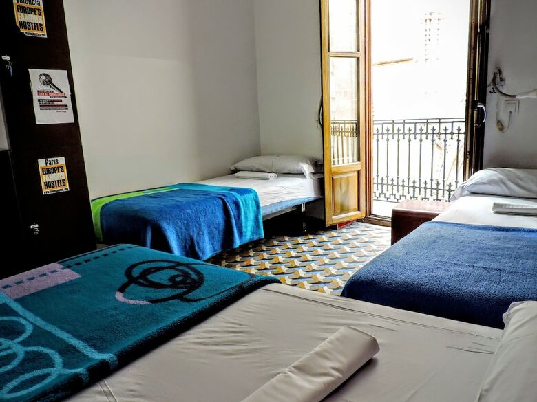 Hostal Home Youth Hostel By Feetup Hostels