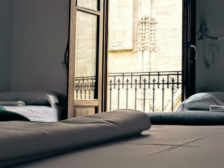 Hostal Home Youth Hostel By Feetup Hostels
