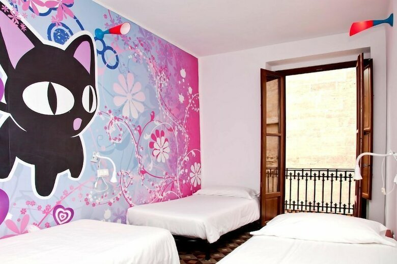 Hostal Home Youth Hostel By Feetup Hostels