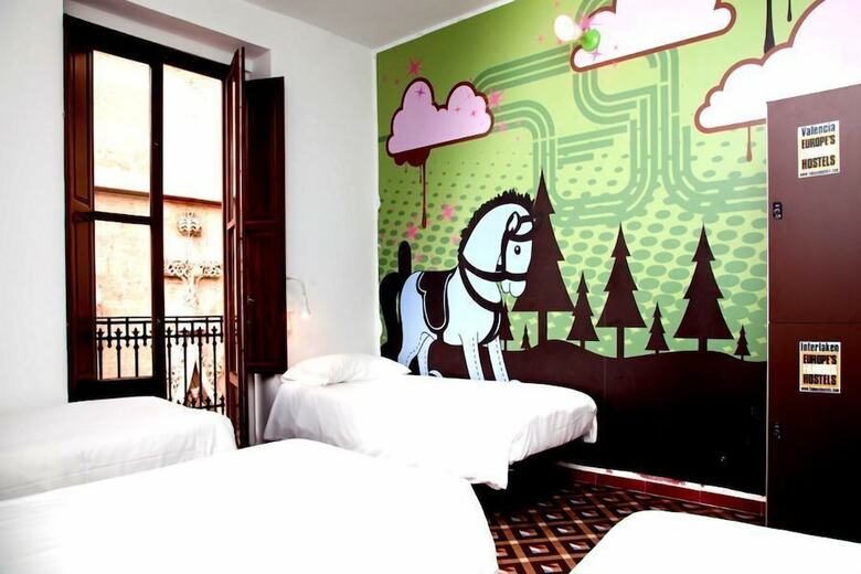 Hostal Home Youth Hostel By Feetup Hostels