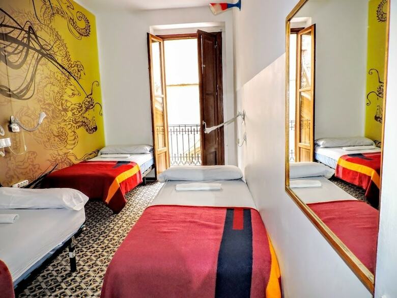 Hostal Home Youth Hostel By Feetup Hostels