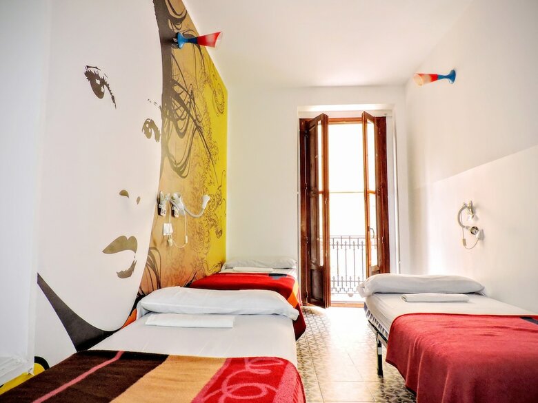 Hostal Home Youth Hostel By Feetup Hostels