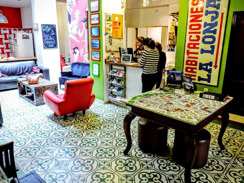 Hostal Home Youth Hostel By Feetup Hostels