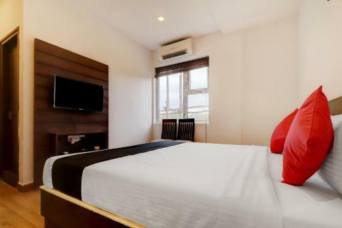 Capital O 43639 Hotel Sri Alok Park