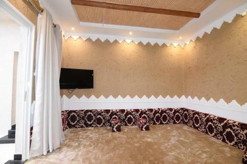 Golden White Hotel