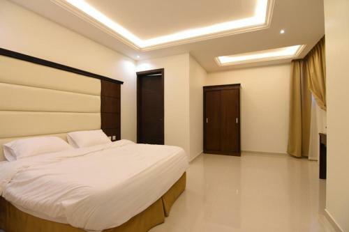 Golden White Hotel