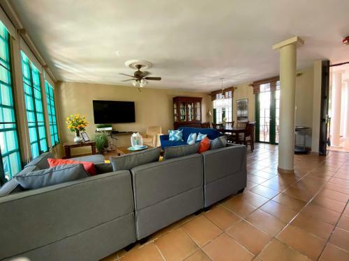 Villa Coral Reef- 4br With Community Pool Overlooking Ocean