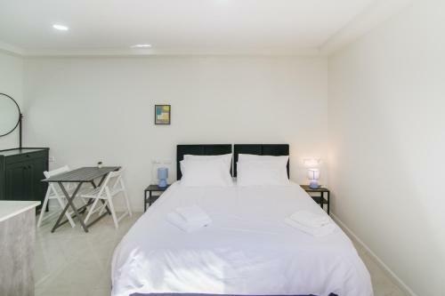 Olala Desert Shades Apartments