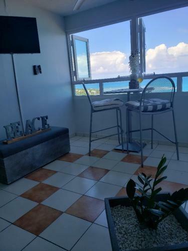 Apartamento Breezy Beachfront Property With View Of Paradise