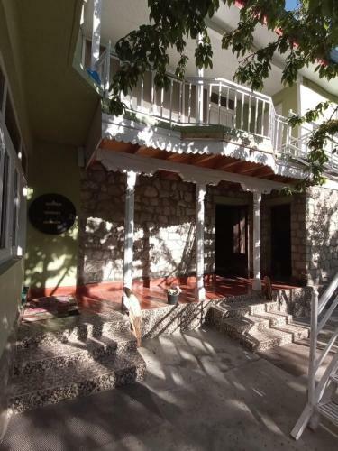 Hostal Halga Guest House