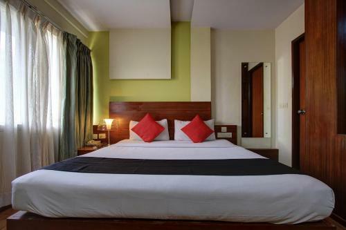 Townhouse Oak Hotel U T Elite