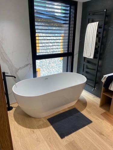 Llac Blau Luxury Apartment With Jacuzzi