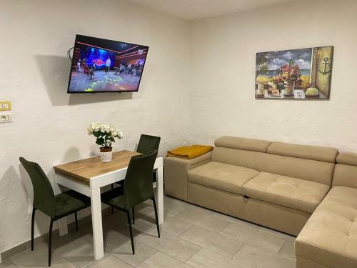 Maison Bellevue - 2 Bdrm Villa In Borsh Beach