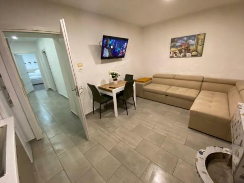 Maison Bellevue - 2 Bdrm Villa In Borsh Beach