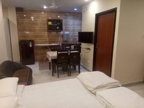 Service Apartment, Park Street, Calcutta