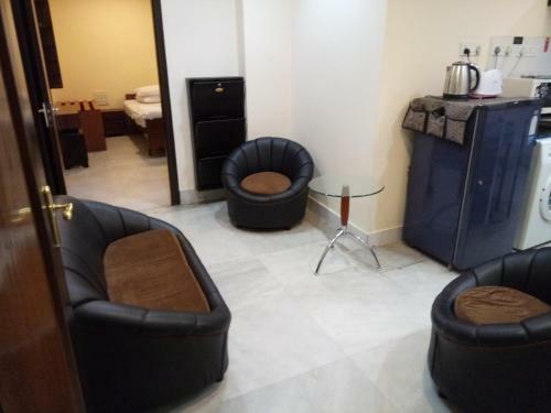 Service Apartment, Park Street, Calcutta