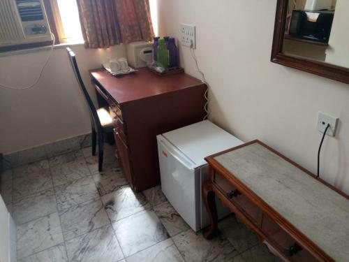 Service Apartment, Park Street, Calcutta