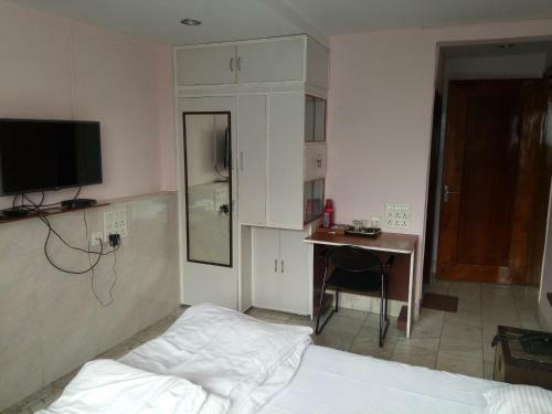 Service Apartment, Park Street, Calcutta
