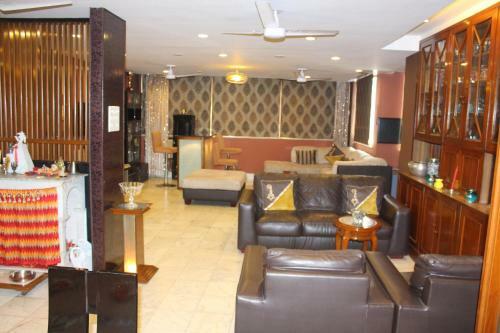 Service Apartment, Park Street, Calcutta