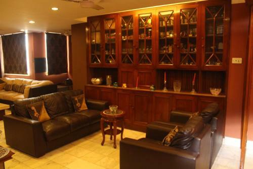 Service Apartment, Park Street, Calcutta