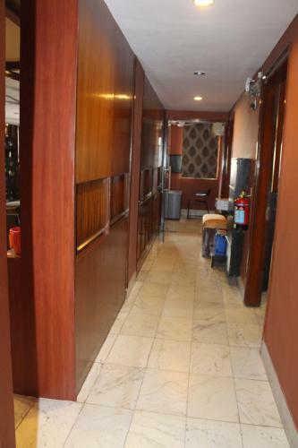 Service Apartment, Park Street, Calcutta