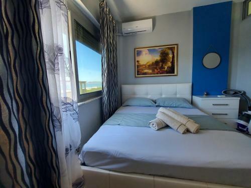 Sea & Sun Seaview Apartments { Fully Equipped }