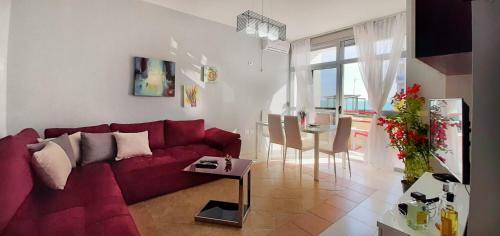 Sea & Sun Seaview Apartments { Fully Equipped }
