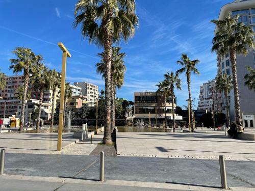 Sea View Apartment/beach/city Center/wifi