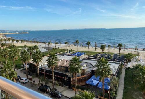 Sea View Apartment/beach/city Center/wifi