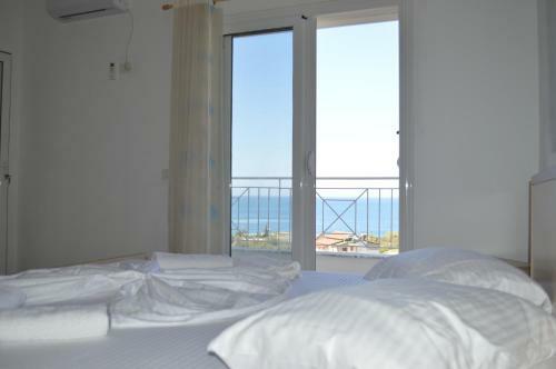 Bed & Breakfast The White House Himara