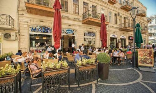 Apartment On Khagani Gardens Targovi