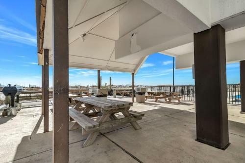 Island Winds West Unit 175
