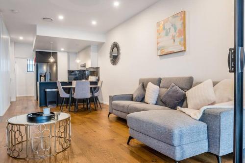 Exclusive Inner-city Townhouse / Ascot