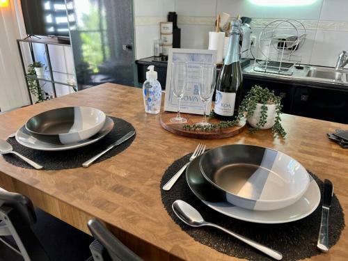 Luxurious Central Apartment W/ Free Park And Pool