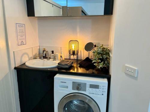Luxurious Central Apartment W/ Free Park And Pool