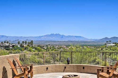 Luxury Home With Putting Green And Sunset Views!