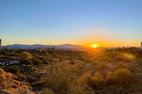 Luxury Home With Putting Green And Sunset Views!